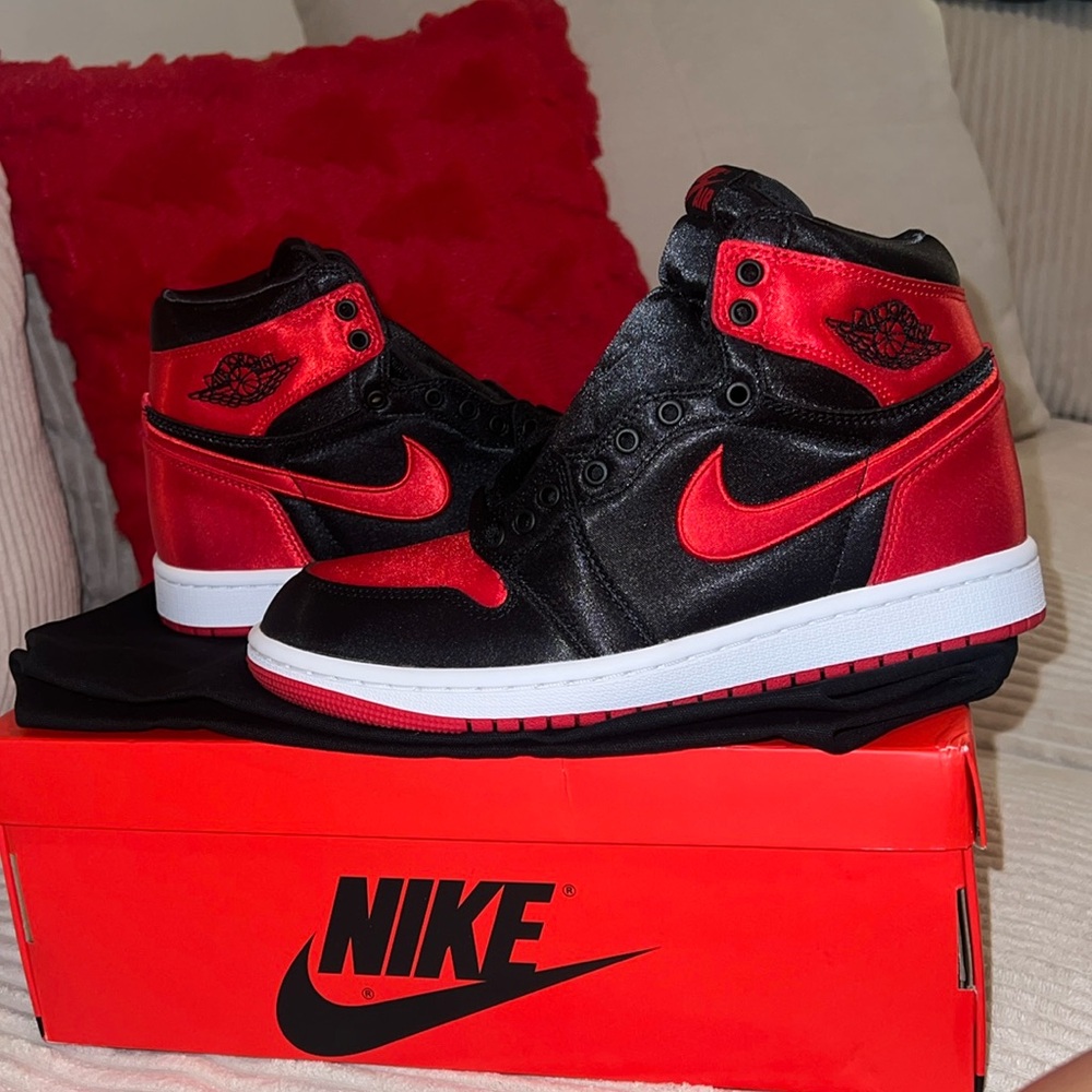 Brand new Red and black women air Jordan 1 retro LIMITED EDITION